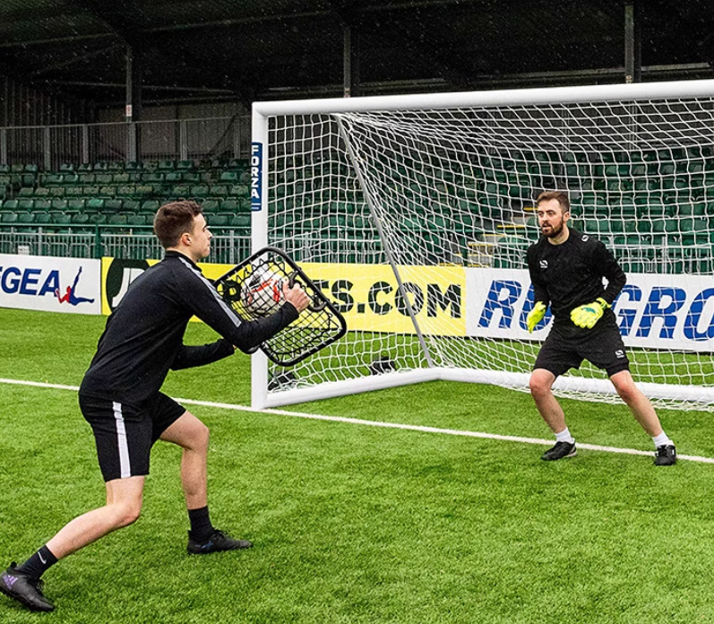 Net Rebound Khusus Kiper dalam Sepak Bola