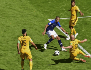 apa-itu-walking-defense-dalam-sepak-bola