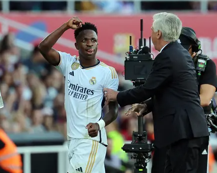 jersey-vinicius-jr-ditarik-saat-adu-lari-dengan-pemain-barca