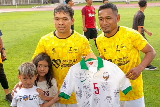 ramdani-lestaluhu-jual-jersey-demi-bantu-sumatera